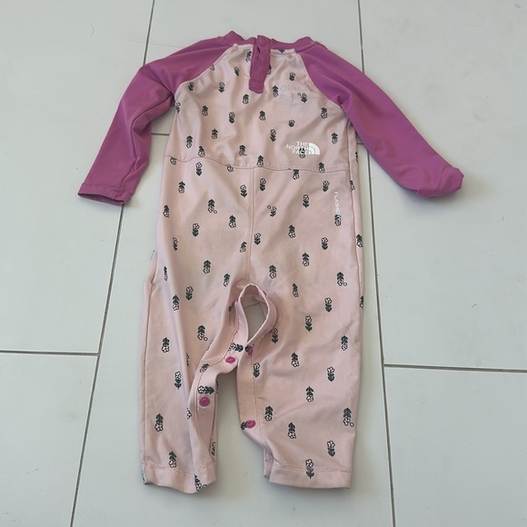 The North Face Pink and Purple swim rash guard One Piece 6/12m flash dry - Picture 5 of 6